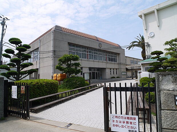 加古川市立中部中学校まで1085m