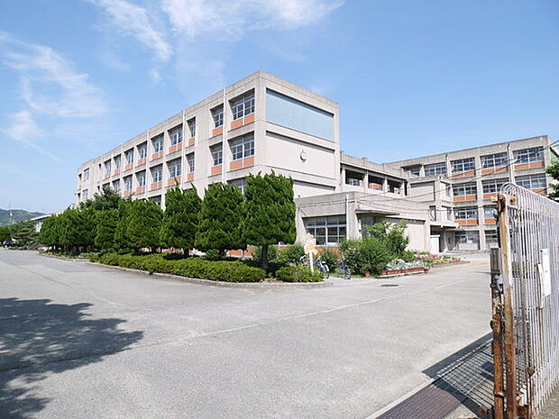 加古川市立東神吉南小学校まで829m