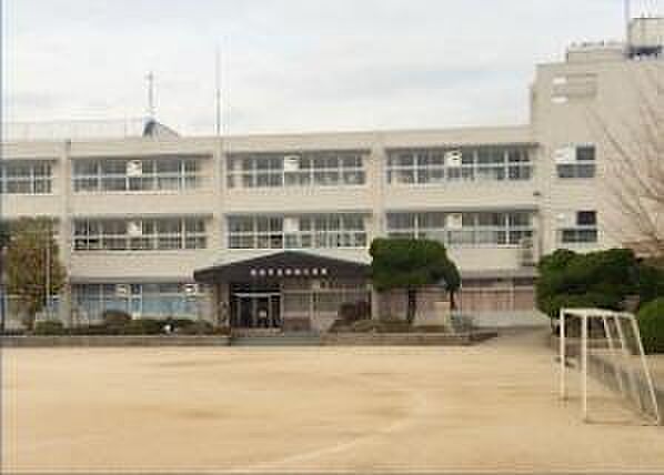 稲美町立母里小学校まで580m