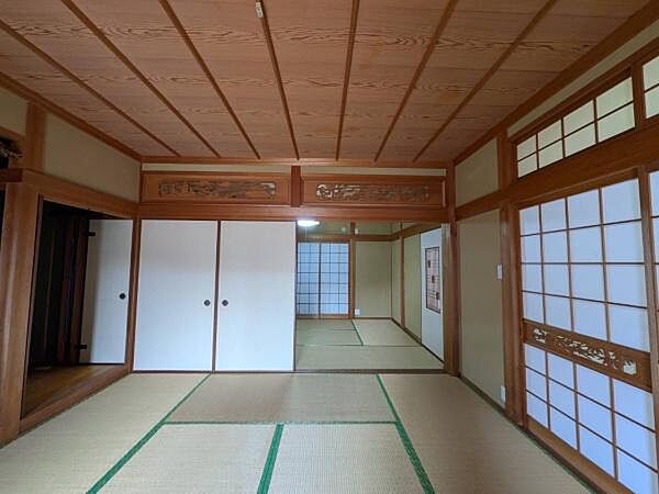 縁側付きの続き間で広がる、格式ある本格和室空間