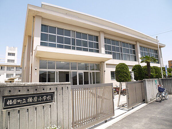 播磨町立播磨小学校まで811m