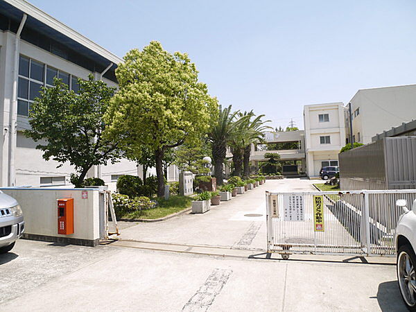 播磨町立播磨中学校まで684m