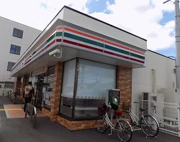セブンイレブンJR宝殿駅前店まで571m