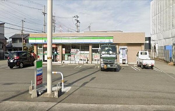 ファミリーマート高砂松陽1丁目店まで2035m