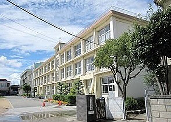 山手小学校まで1685m