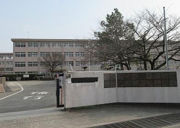 加古川市立平岡東小学校まで452m