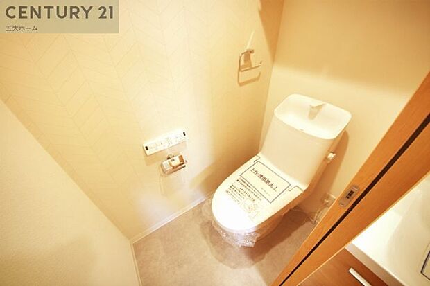 トイレは毎日頻繁に利用する場所だからこそ、快適に使っていただけるよう機能的な温水洗浄便座を採用しています。