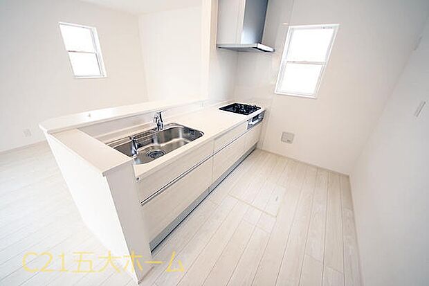 物件のご提案から現地へのご案内、ご契約まで、業務に精通したスタッフが対応させて頂きます。お気軽にご相談ください☆(1号棟)