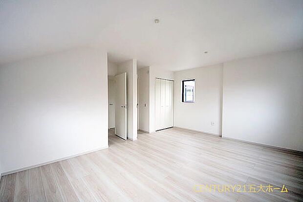 充分な収納スペースを確保。居室内に余計な家具を置く必要がないので、シンプルですっきりとした暮らしが実現できます。