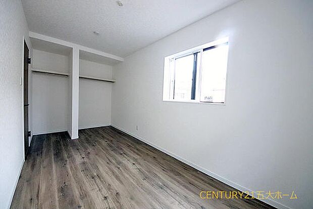 充分な収納スペースを確保。居室内に余計な家具を置く必要がないので、シンプルですっきりとした暮らしが実現できます。