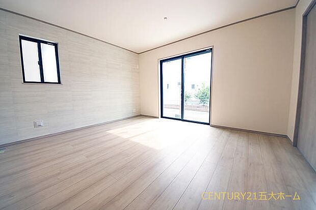 完成済みにつき天井の高さや便利な設備、収納の使いやすさなど実際にご見学いただけます。また、必要なお部屋の数をチェックしたり、周辺の雰囲気を把握したりすることで新生活のイメージが膨らみます♪