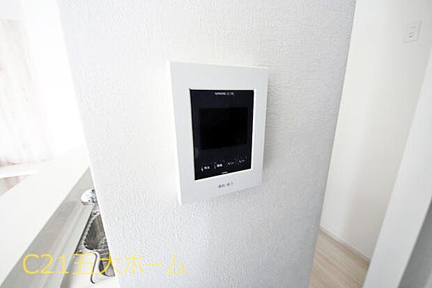 来客者の顔が確認できるＴＶモニター付きインターホンがあるので、お子様のお留守番の時にも安心です。