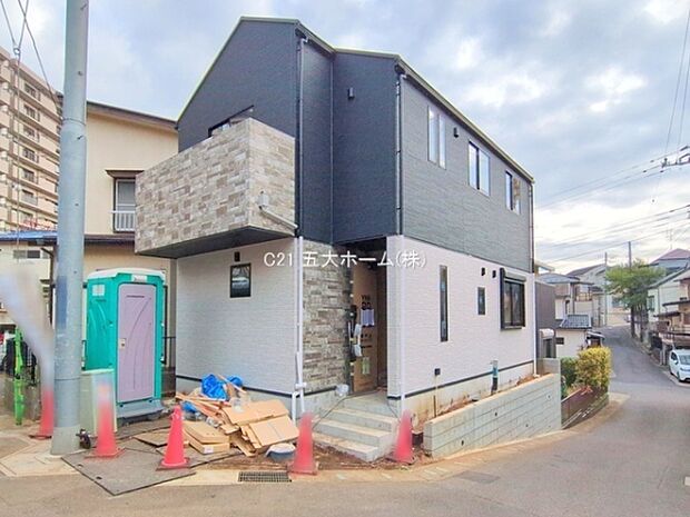 高台・角地につき、陽当り良好！周りからの視線も気になりにくく、快適にお過ごしいただけます。撮影日：25/11/20