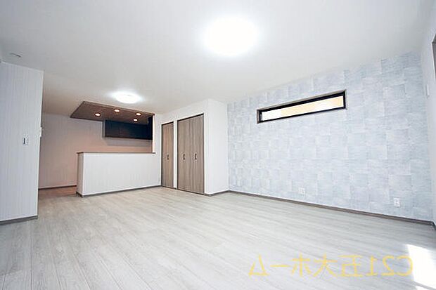 【リビング施工例】近くには同仕様物件がございますので、内装等のイメージをご確認いただけます。お気軽にお問い合わせください。