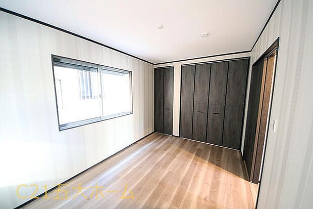 広々としたクローゼットでお洋服の整頓もラクラク！身の回りの整理がしやすいです。