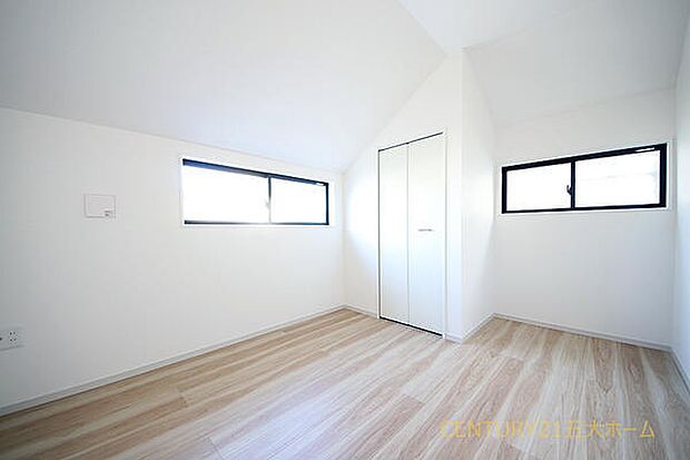 お子様にとって初めての「自分の部屋」にぴったりな一室！学習デスクやベッドも置ける十分な広さです。（1号棟）