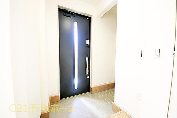 土間収納付きでベビーカーやゴルフバッグなど幅を取る荷物をすっきりと収納することができます！