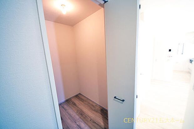 物件のご提案から現地へのご案内、ご契約まで、業務に精通したスタッフが対応させて頂きます。お気軽にご相談ください☆(2号棟)