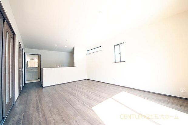 実際に現地にお越しいただく事によって、資料だけでは分からない陽当たりや設備、生活動線など是非一度ご確認ください♪(1-E号棟)