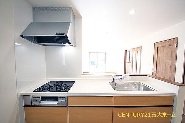 物件のご提案から現地へのご案内、ご契約まで、業務に精通したスタッフが対応させて頂きます。お気軽にご相談ください☆(1-E号棟)