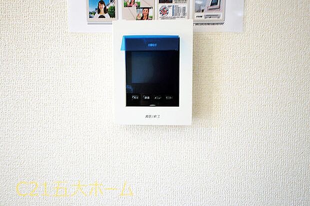来客者の顔が確認できるＴＶモニター付きインターホンがあるので、お子様のお留守番の時にも安心です。