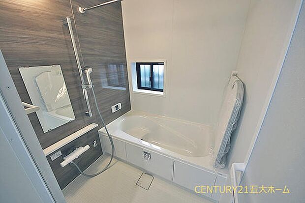 丸みを帯びた優しいデザインの浴槽。これまで以上にバスタイムが楽しく、リラックスできるひと時に変わります☆