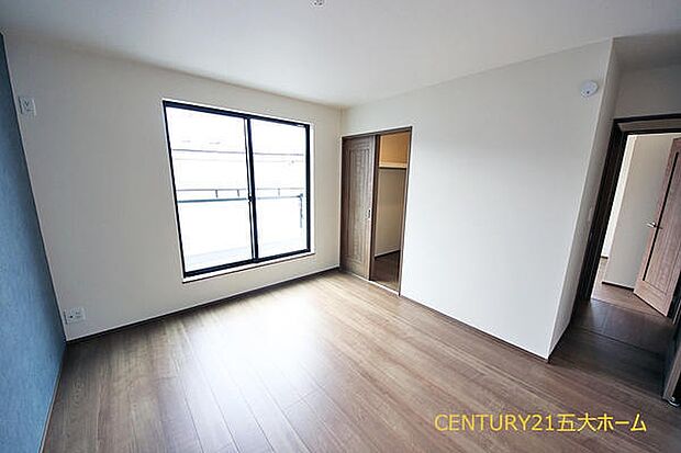 充分な収納スペースを確保。居室内に余計な家具を置く必要がないので、シンプルですっきりとした暮らしが実現できます♪