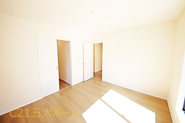 フローリングのお部屋は掃除がしやすいため清潔さを保ちやすいです♪(A号棟)