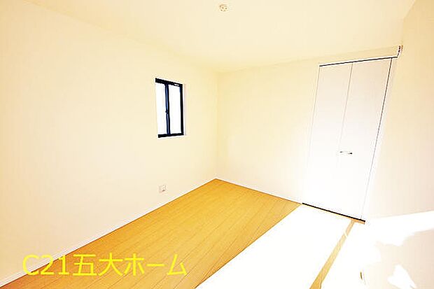 ナチュラルな床色は、様々な家具や色を取り入れやすいため、インテリアコーディネートの幅が広がります☆(A号棟)