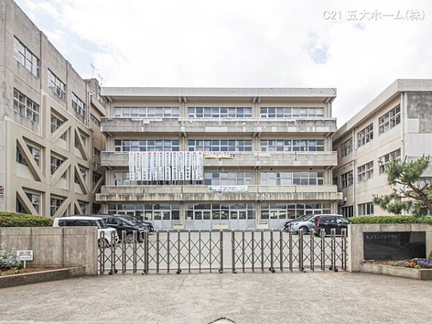 松戸市立六実中学校まで1200m、撮影日:2023/05/12 2000 松戸市立六実中学校
