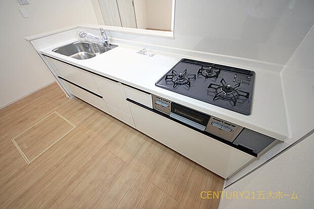 パスタを茹でながらソースをつくり、もう一品。同時調理ができる3口ガスコンロで、お料理の時間短縮にもなりますね♪