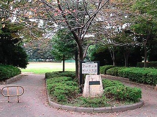 六実中央公園まで606m