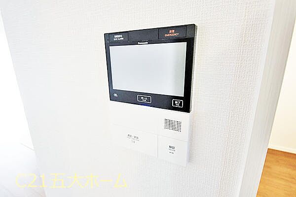 来客者の顔が確認できるＴＶモニター付きインターホンがあるので、お子様のお留守番の時にも安心です。