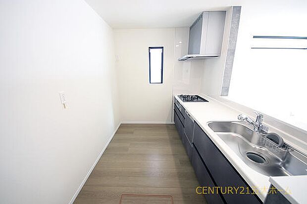 物件のご提案から現地へのご案内、ご契約まで、業務に精通したスタッフが対応させて頂きます。お気軽にご相談ください☆(A号棟)