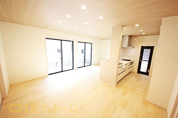 物件のご提案から現地へのご案内、ご契約まで、業務に精通したスタッフが対応させて頂きます。お気軽にご相談ください!(A号棟)