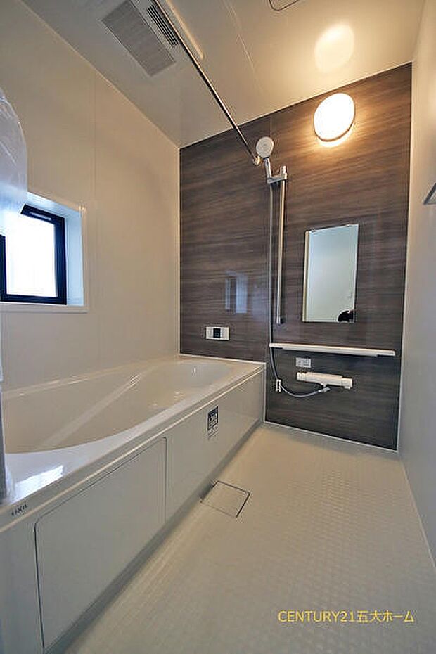 丸みを帯びた優しいデザインの浴槽。これまで以上にバスタイムが楽しく、リラックスできるひと時に変わります☆