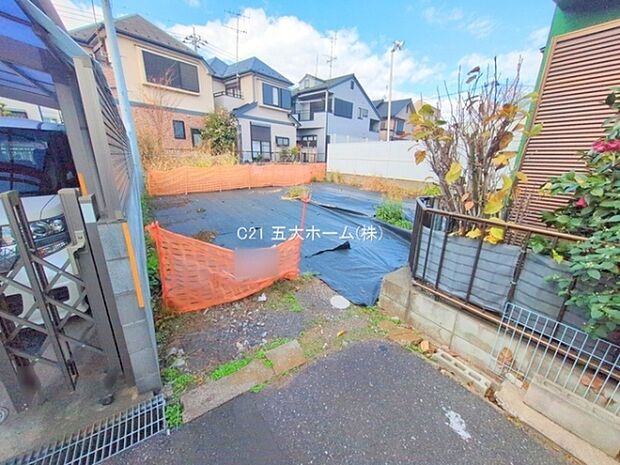 広々としたルーフバルコニーが印象的。お子様の遊び場にしたり、テーブルセットを置いてカフェ気分を味わったりと家にいながらにして一息つける憩いの空間です！撮影日：26/01/26