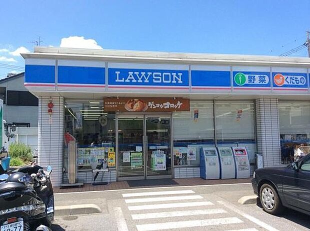 ローソン松戸栄町一丁目店まで40m、24時間営業のコンビニエンスストアは早朝や深夜でも気軽に立ち寄れて大変便利です。