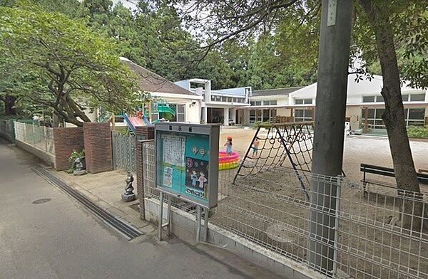 東漸寺幼稚園まで344m、毎年30組を定員として、週に1回親子教室(2歳児「たんぽぽ組」)を開催しています。
