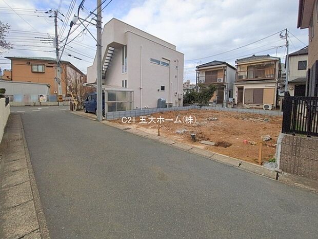 開放感のある広々としたルーフバルコニーは、洗濯物を干すスペースとしてはもちろん、ガーデニングなど様々な用途に利用できます。撮影月：2026/1