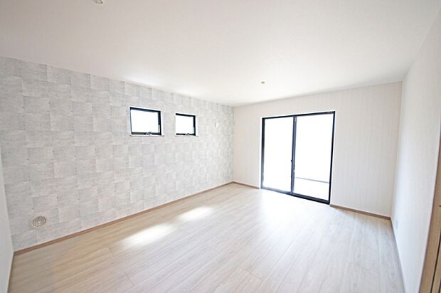 【リビング施工例】近くには同仕様物件がございますので、内装等のイメージをご確認いただけます。お気軽にお問い合わせください。