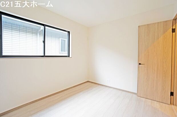 【洋室施工例】近くには同仕様物件がございますので、内装等のイメージをご確認いただけます。お気軽にお問い合わせください。