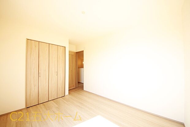 広々としたクローゼットでお洋服の整頓もラクラク!身の回りの整理がしやすいです。