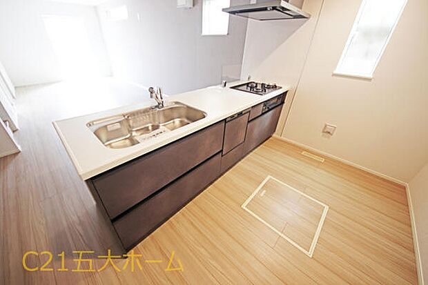 物件のご提案から現地へのご案内、ご契約まで、業務に精通したスタッフが対応させて頂きます。お気軽にご相談ください!(1号棟)