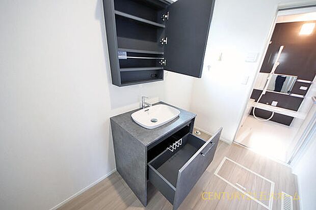 物件のご提案から現地へのご案内、ご契約まで、業務に精通したスタッフが対応させて頂きます。お気軽にご相談ください。