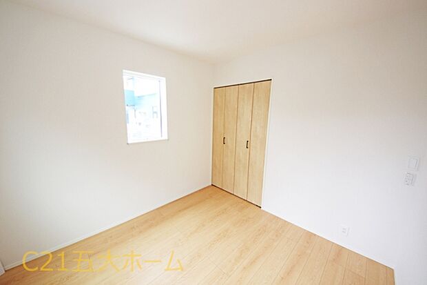 広々としたクローゼットでお洋服の整頓もラクラク!身の回りの整理がしやすいです。