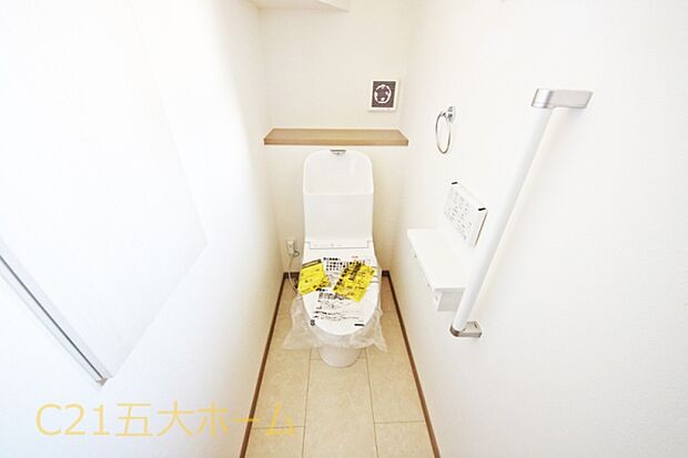 清潔な空間が印象的なトイレは1階・2階ともに温水洗浄便座です。オールシーズン関係なく暖かい便座で快適に過ごせます♪