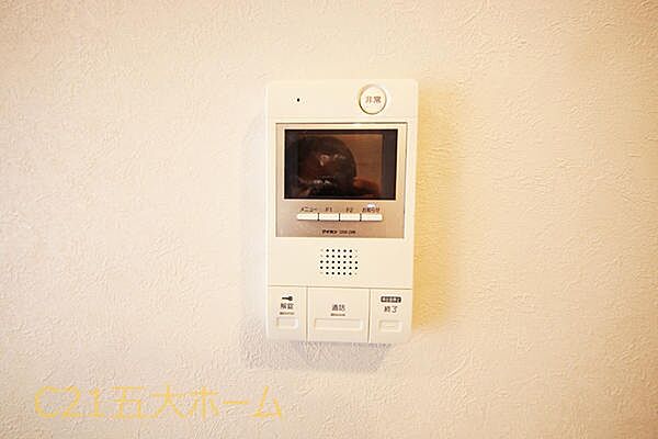 来客者の顔が確認できるＴＶモニター付きインターホンがあるので、お子様のお留守番の時にも安心です。