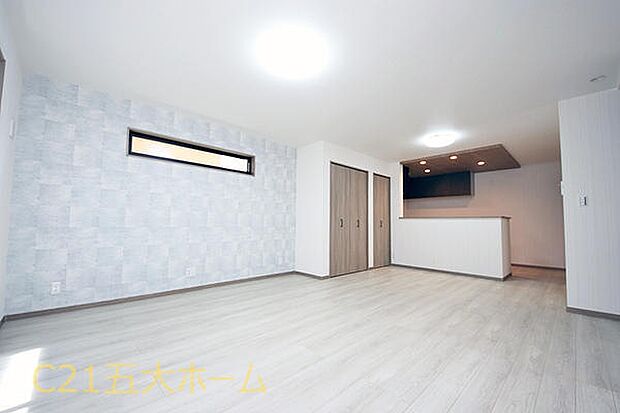 【リビング施工例】近くには同仕様物件がございますので、内装等のイメージをご確認いただけます。お気軽にお問い合わせください。