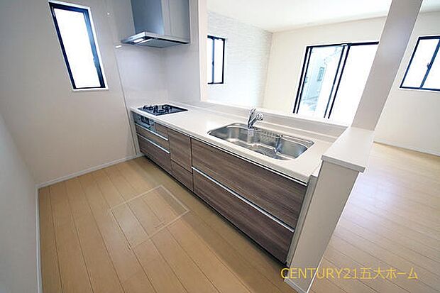 物件のご提案から現地へのご案内、ご契約まで、業務に精通したスタッフが対応させて頂きます。お気軽にご相談ください☆(A号棟)